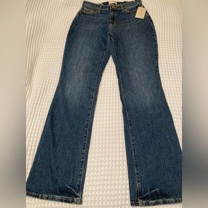 NWT.  Universal Thread Vintage Bootcut Jeans. Size 2/26R